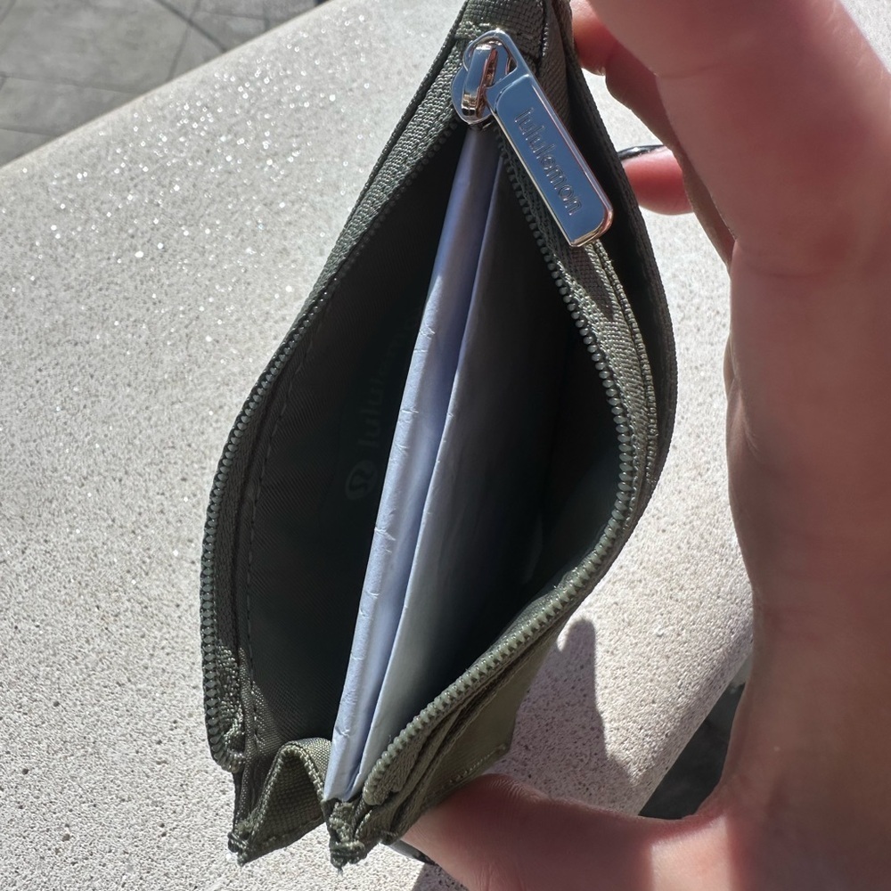 Lululemon Clippable Card Case - Picture 9 of 9